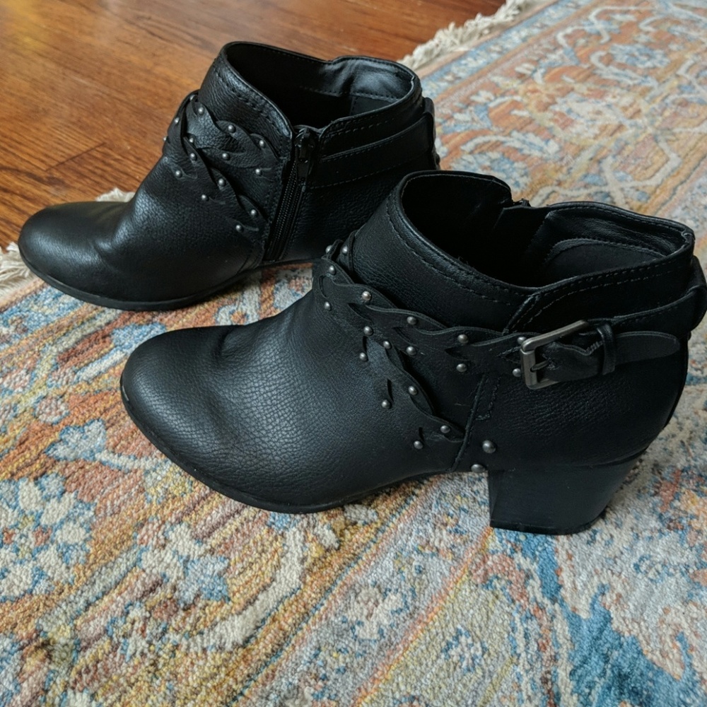 Indigo Rd Black Leather buckle booties 8